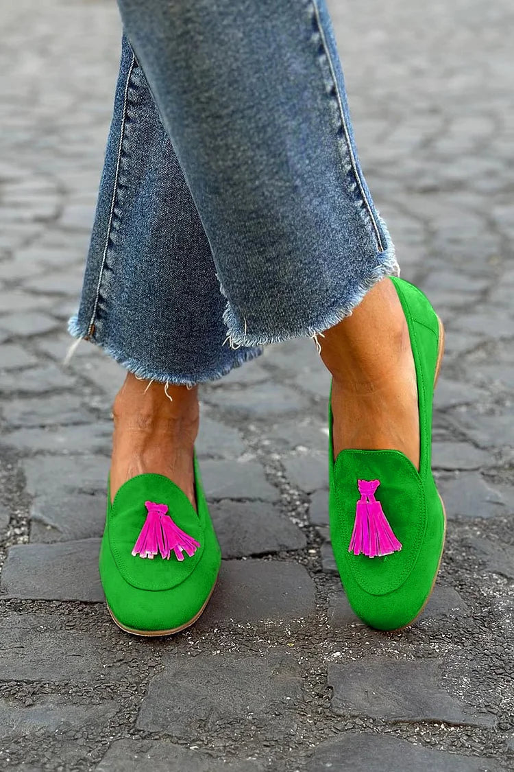 April | Loafer vert avec pompon fuchsia