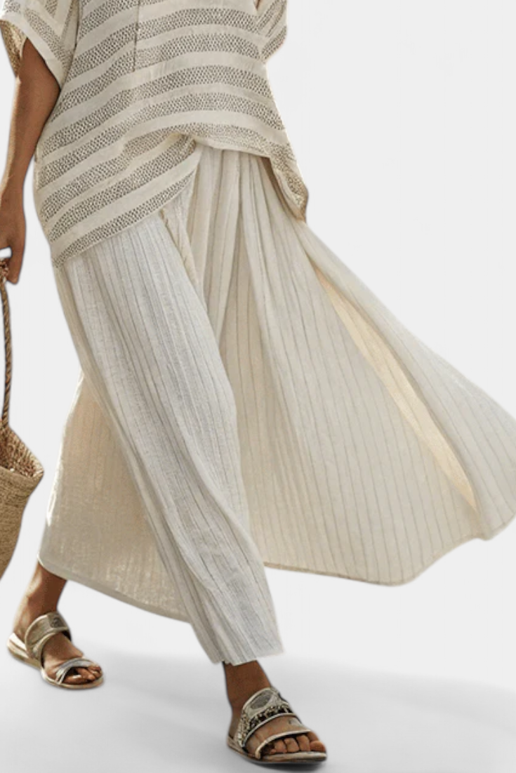 Graziella – Striped natural bamboo top and flowing linen trousers