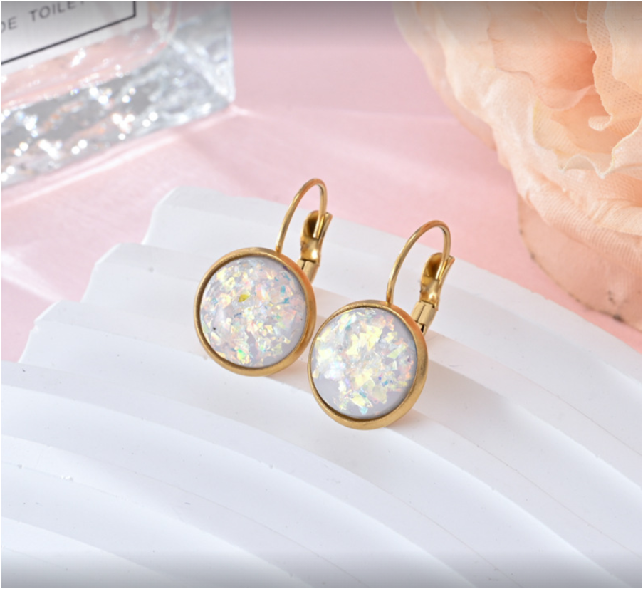 Boucles d'oreilles en or avec pierre d'opale vintage