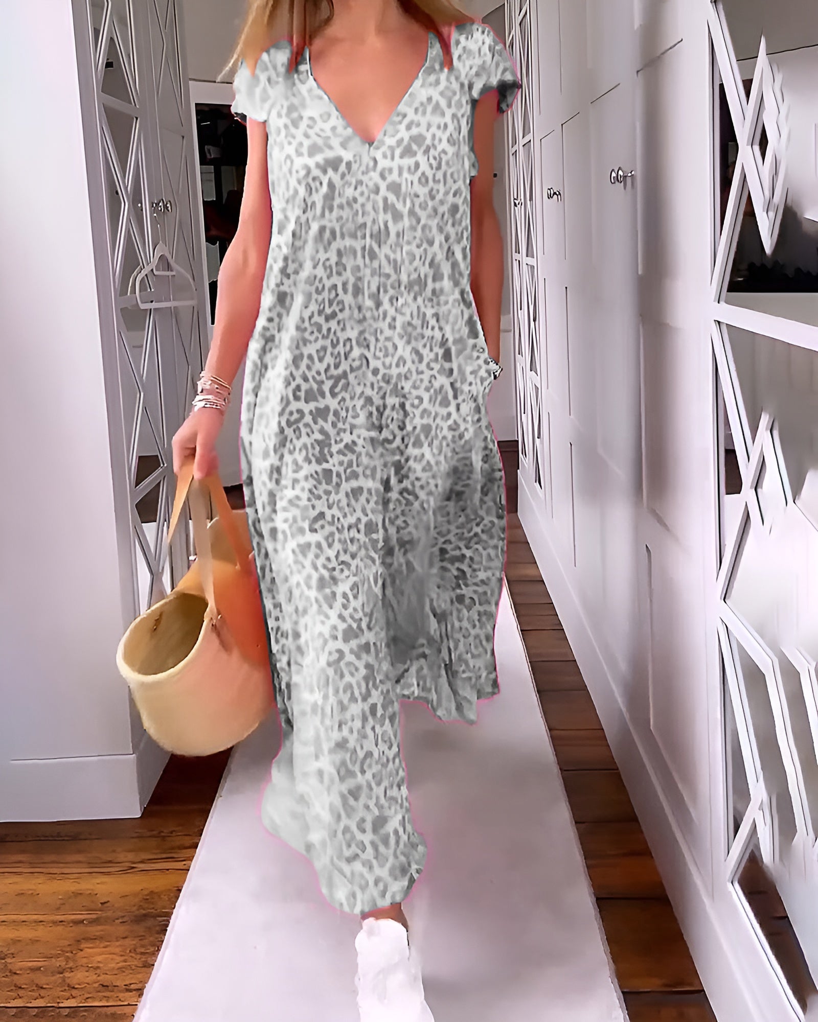 Véronique | Long Dress with V-Neck and Short Sleeves