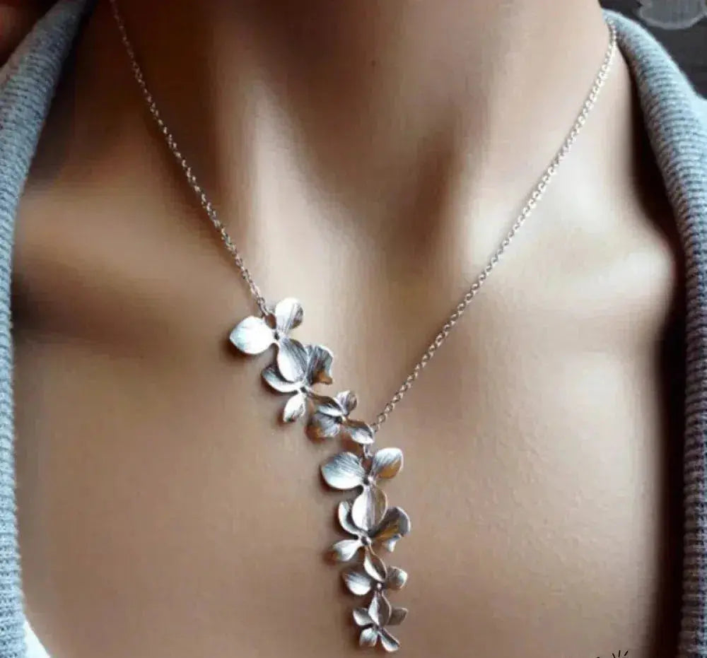 Collier en argent vintage avec fleur